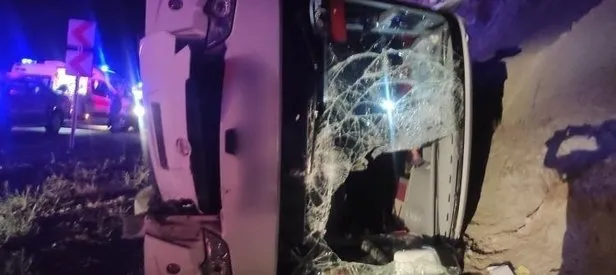 Yolcu otobüsü devrildi: 13 yaralı
