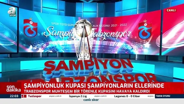 Şampiyon Trabzonspor kupasını kaldırdı! İşte stattan nefes kesen görüntüler