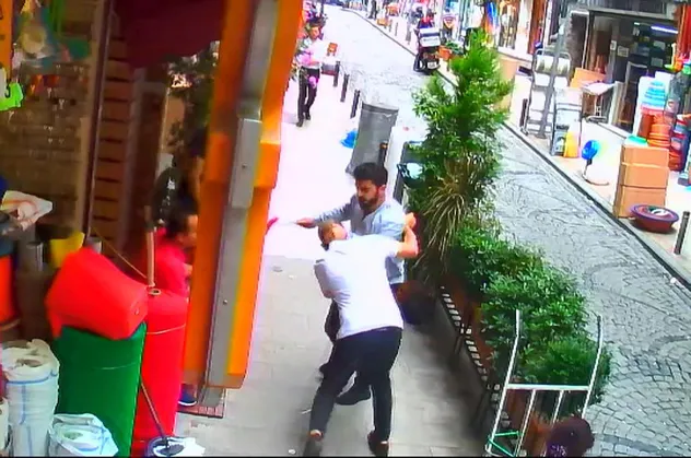 Şişli'de dehşet! Kendisini uyaran görevliyi defalarca bıçakladı