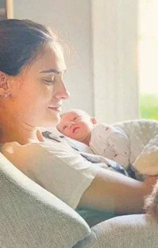 Saadet Işıl Aksoy'dan minik kızıyla paylaşım