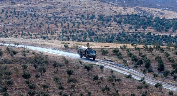 Tank ve füzelerin namluları İdlib'e çevrildi-6