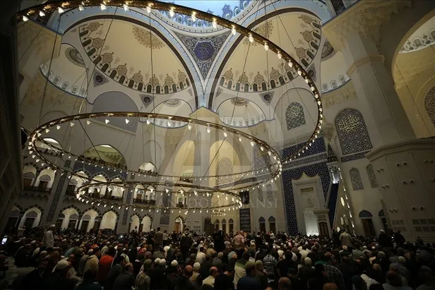 ilk-teravih-bugun-mu-istanbul-ankara-izmir-bursa-il-il-teravih-vakitleri-22-mart-carsamba-bugun-teravih-namazi-1679485494492.jpg İlk teravih bugün mü? İstanbul, Ankara, İzmir, Bursa İL İL TERAVİH VAKİTLERİ 22 Mart Çarşamba 2023 bugün teravih namazı kılınacak mı?-3