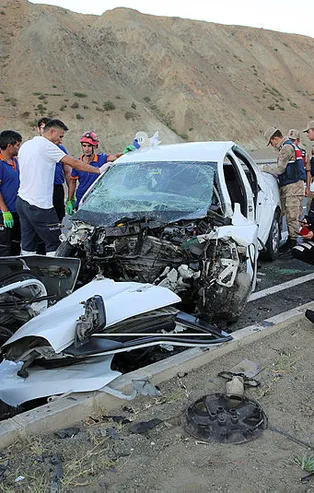Son dakika: Erzincan'da katliam gibi kaza! 7 ölü, 3 yaralı