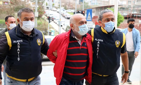 esini-olduren-sanik-elime-yapisti-silah-ates-aldi-1633698669201.jpg Eşini öldüren sanık: Elime yapıştı silah ateş aldı-2