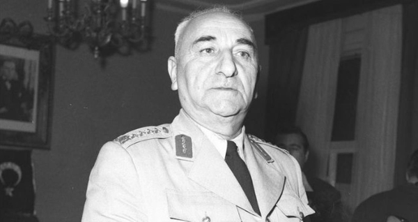 darbeci-azinlik-iste-chpdeki-burjuvanin-en-cok-konustugu-konu-1631949333278.jpg Darbeci azınlık! İşte CHP'deki burjuvanın en çok konuştuğu konu...-5