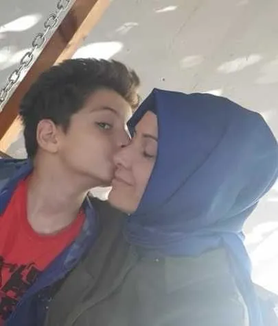 filyasyon-ekipleri-gorevlerinin-basinda-cocuklarimizdan-ayri-gecirdigimiz-son-anneler-gunu-olsun-1620587910503.jpeg Filyasyon ekipleri görevlerinin başında! "Çocuklarımızdan ayrı geçirdiğimiz son Anneler Günü olsun..."-5