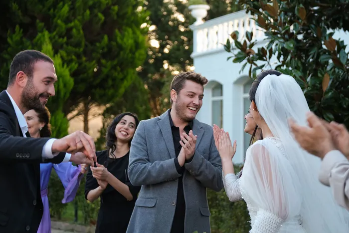 ates-kuslari-37-bolume-dair-detaylar-ortaya-cikti-ali-ve-mercan-sonunda-muradina-eriyor-1704438411485.jpg Ateş Kuşları 37. bölüme dair detaylar ortaya çıktı: Ali ve Mercan sonunda muradına eriyor!-4