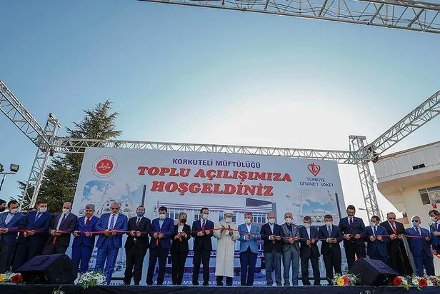 diyanet-isleri-baskani-ali-erbas-antalyada-kuran-kursu-ve-genclik-merkezi-acilisinda-ok-atti-1636818234858.jpeg