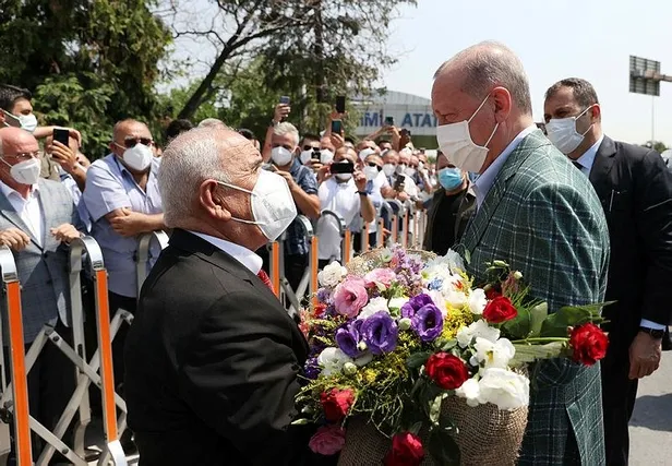 Başkan Erdoğan minibüsçüleri görünce makam aracından indi! Minibüsçülerden Erdoğan'a teşekkür-2