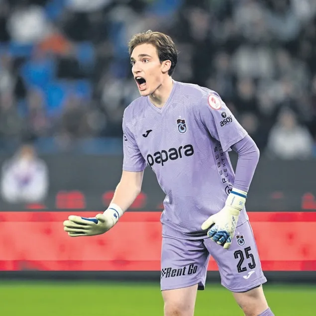 Bordo-Mavili yıldız parlıyor