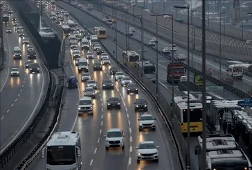 İstanbul'da trafik yine kilit | YOL DURUMU