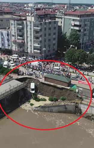 Samsun'da korkutan olay! Yol bir anda çöktü