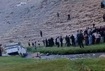 Van’da can pazarı | Kamyonet uçuruma yuvarlandı: 6 yaralı