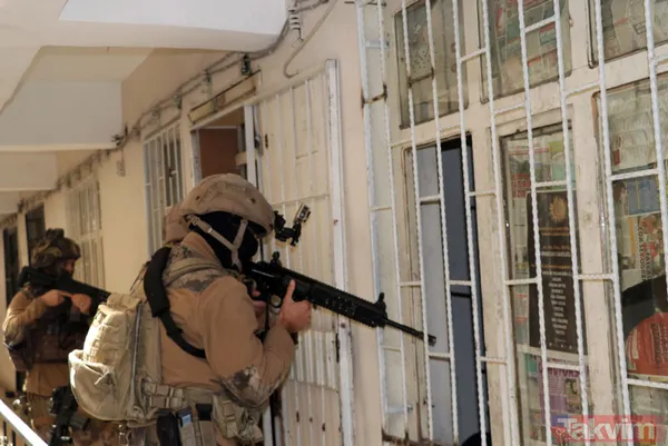 Van'da metruk binada Afganistan uyruklu 13 göçmen yakalandı - 9