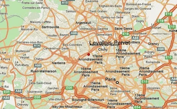 Paris'te saldırı! Askerlerin üzerine araç sürüldü-1