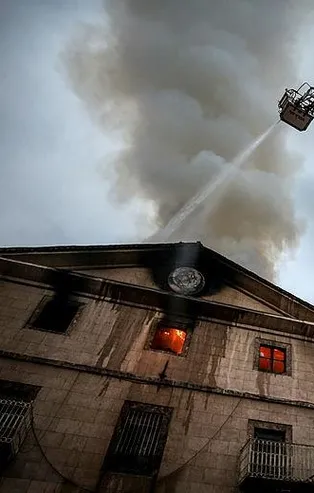 Son dakika: Bursa'da gece yarısı iki katlı binada yangın