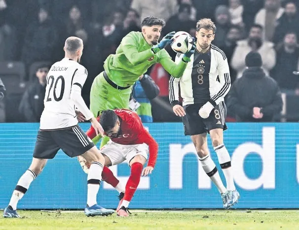 Altay Bayındır satış listesine!