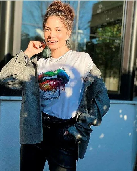 Bade İşçil'den Hande Erçel ve Demet Özdemir'e 'servet' göndermesi!