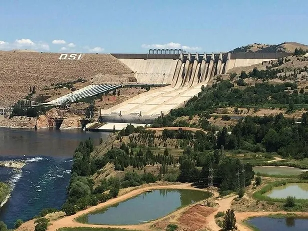 Keban Barajı’nda 6 milyar metreküp su tahliye edildikten sonra kapaklar kapandı-3
