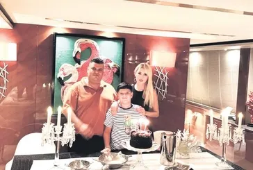 İş insanı Barış Baran Aras, eşi Elif İnci Aras ile evliliklerinin 13. yılını kutladı!