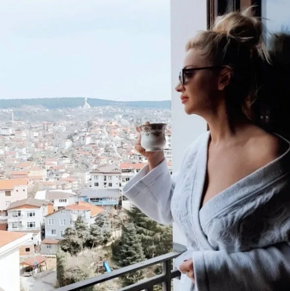 Songül Karlı estetikle komple yüzünü değiştirmiş görenler tanıyamadı! 'Estetiğim yok' diye ortalarda dolaşan Songül Karlı...-3