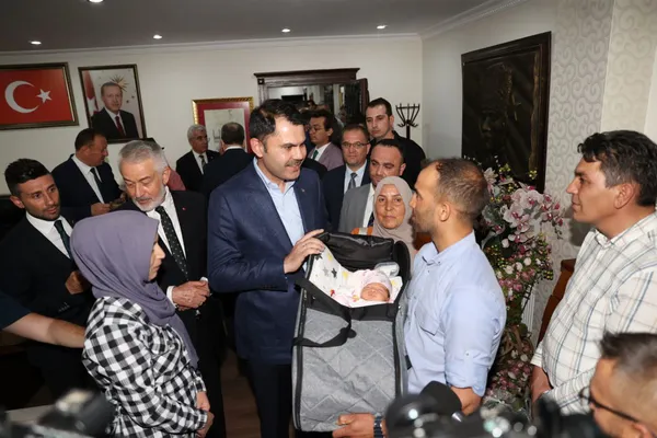 bakan-kurumdan-gorme-engelli-bir-vatandasa-ev-mujdesi-1656099546624.jpg Bakan Kurum'dan görme engelli bir vatandaşa ev müjdesi-3