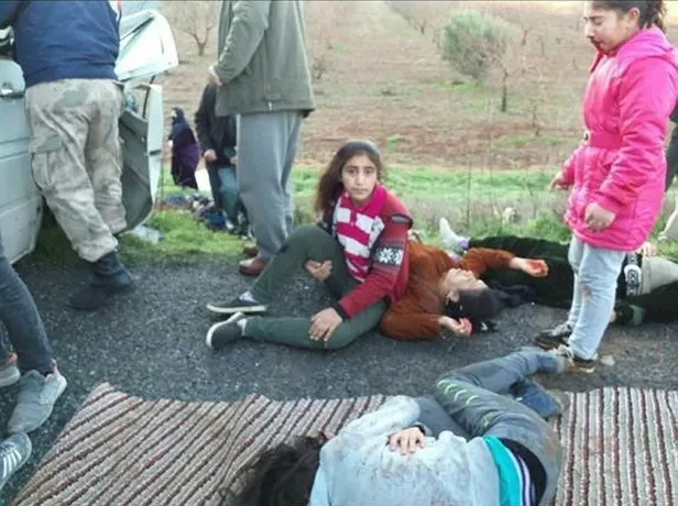 Son dakika: Şanlıurfa'da feci kaza! Öğrenci servisi ile işçi servisi çarpıştı-8