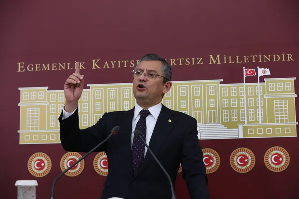 olaganustu-toplanti-cagrisi-ortaklarin-arasini-acti-siyasi-nezaketsizlik-polemigi-1658936132394.jpg 'Olağanüstü toplantı çağrısı' ortakların arasını açtı: Siyasi nezaketsizlik polemiği-8