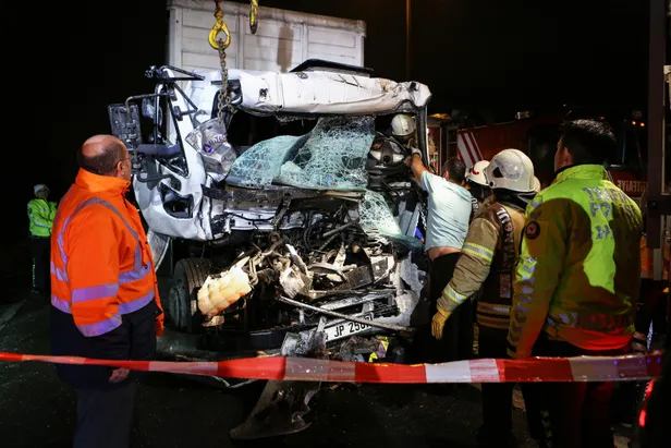 Son dakika: İstanbul'da sabah şoku! TEM'de kaza: Uzun kuyruklar oluştu-4