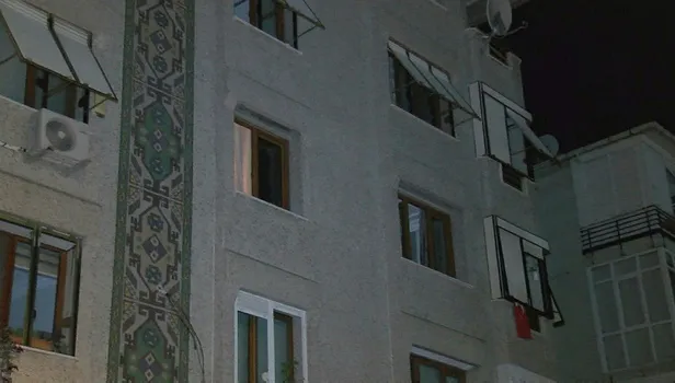 Sinir krizi geçirdi evini ateşe verdi | Video