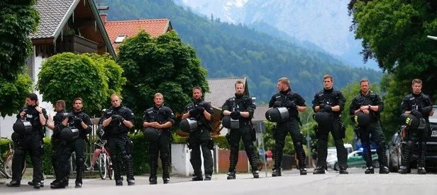 Almanya’da demokrasiden geri adım