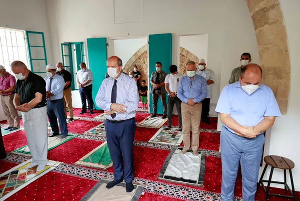 kktc-cumhurbaskani-ersin-tatar-kapali-marasta-47-yil-sonra-ibadete-acilan-bilal-aga-mescidinde-cuma-namazini-kildi-1627052167588.jpg KKTC Cumhurbaşkanı Ersin Tatar, Kapalı Maraş'ta 47 yıl sonra ibadete açılan Bilal Ağa Mescidinde cuma namazını kıldı-4