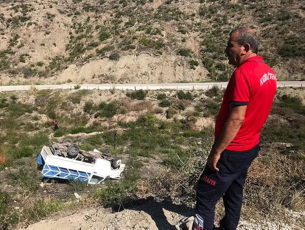 osmaniyede-kamyonet-sarampole-yuvarlandi-olu-ve-yaralilar-var-1665411519380.jpeg Osmaniye'de kamyonet şarampole yuvarlandı: Ölü ve yaralılar var-1