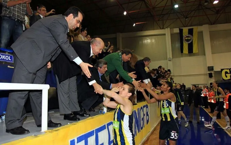 Mosturoğlu’na sevgi seli!