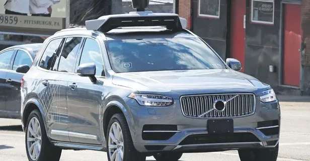 Şoförsüz Uber taksiciyi üzer