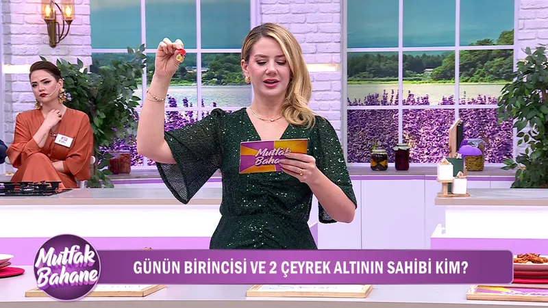 mutfak-bahane-haftanin-finalinde-neler-yasandi-nisan-takilari-konusu-final-gunu-ortaligi-karistirdi-1716556948974.jpg Mutfak Bahane haftanın finalinde neler yaşandı? Nişan takıları konusu final günü ortalığı karıştırdı!-3