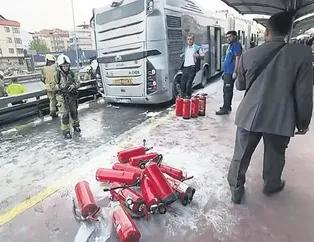 Metrobüste yangın