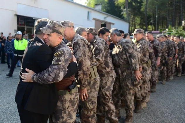 Son dakika: Barış Pınarı Harekatı'nda yeni gelişme! PÖH'ler sıcak takip için sınıra gönderildi