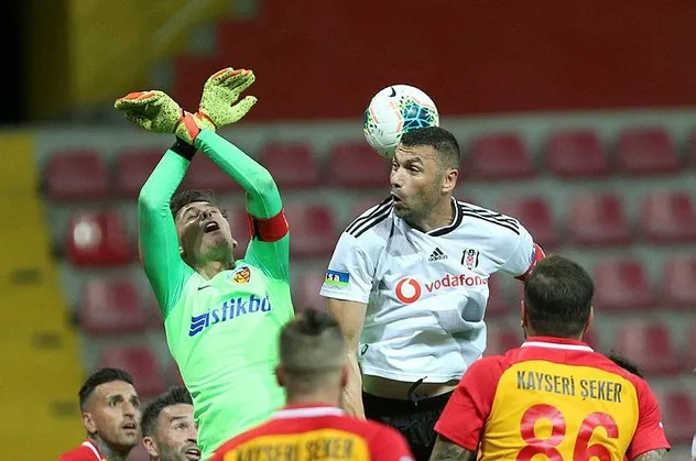 Beşiktaş'a Kayseri deplasmanına soğuk duş! MS: Kayserispor 3-1 Beşiktaş)