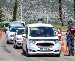 Kısıtlamanın ardından uzun araç kuyruğu