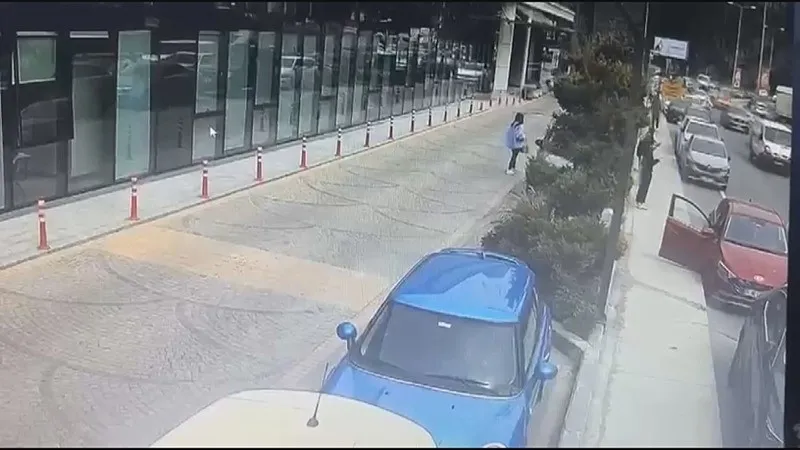 kagithanede-eski-sevgiliye-gasp-girisimi-kurtariyormus-gibi-yapacaktim-1777108294280.jpeg Kağıthane'de eski sevgiliye "gasp" girişimi: Kurtarıyormuş gibi yapacaktım-2