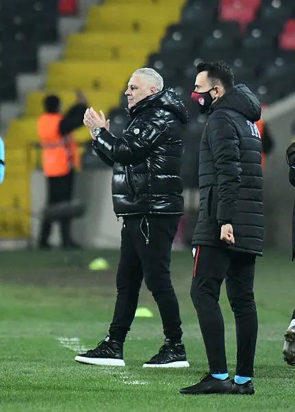 fenerbahceye-hezimet-yasatan-gaziantep-futbol-kulubu-teknik-direktoru-marius-sumudica-rakimizden-daha-iyiydik-ve-galibiyeti-hak-ettik-1608407121681.jpg