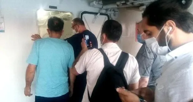 Kadıköy-Eminönü seferini yapan vapurun motor kısmında yangın çıktı-1