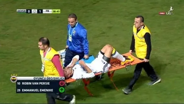 Van Persie hastaneye kaldırıldı-1