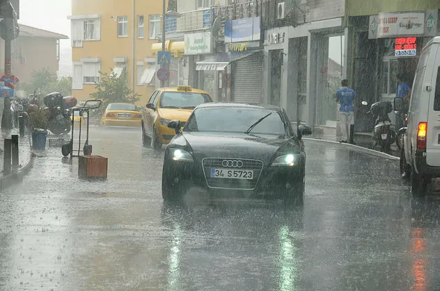 Meteoroloji'den İstanbullulara son dakika yağış uyarısı! İstanbul'da hava durumu (18 Ekim Perşembe)