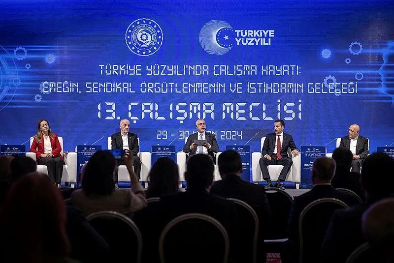 Çalışma Meclisi toplandı! Asgari ücret, emekli maaşı, kıdem tazminatı masada! Bakan Işıkhan'dan açıklama-4