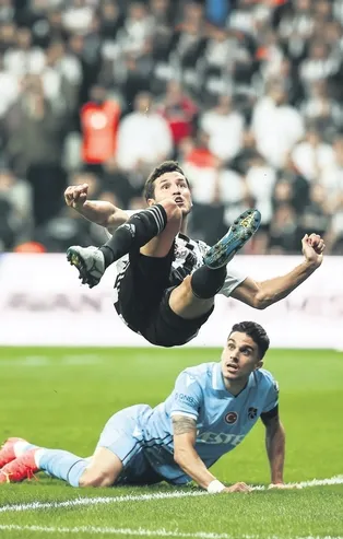 Beşiktaş-Trabzonspor derbisinde taraftar etkisiz futbola müdahale etti: Ismael uyuma değişiklik yapsana