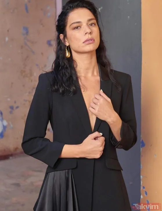 ❓Merak Edilenler Şafak Pekdemir'in Saçları Neden Beyazladı? Oyuncu, Bu Durumun Özel Bir Sebebi Olmadığını, Yaş Almanın Getirdiği Doğal Bir Süreç Olduğunu Ve Bu...