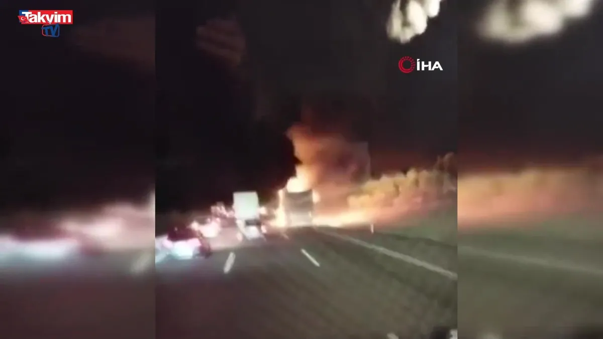 Otobanda TIR yangını! Feci patlama kamerada!