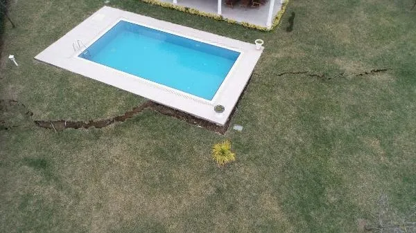 Büyükçekmece'de korkutan görüntü: Dev yarıklar oluştu! Villalarda çökme tehlikesi-6